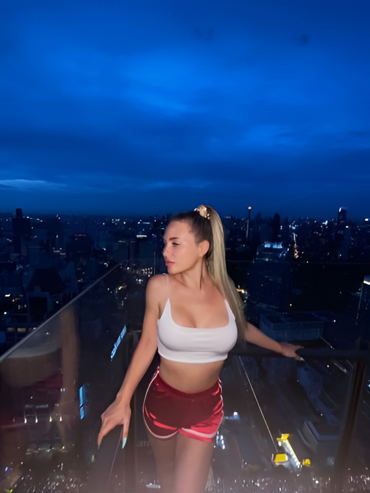 Лаура привлекальеная девушка из Анадыря цена от 10000 руб